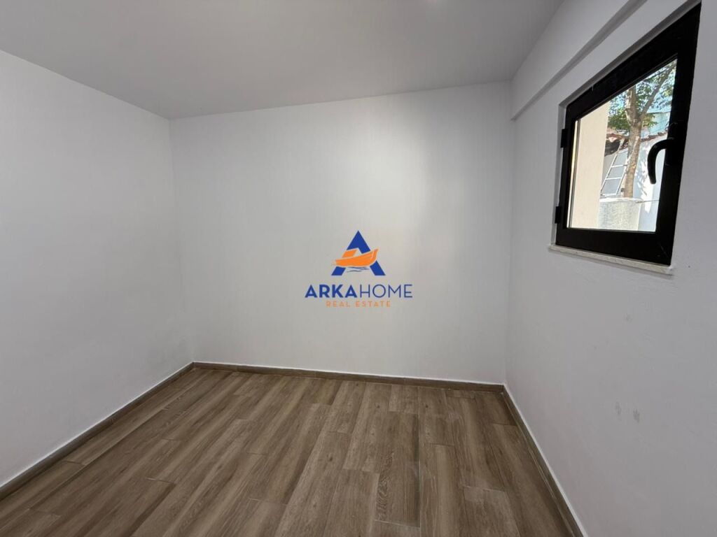 JEPET OBJEKT ME QERA 60M2 "RRUGA TODI SHKURTI , ALI DEM" 80000 LEKE