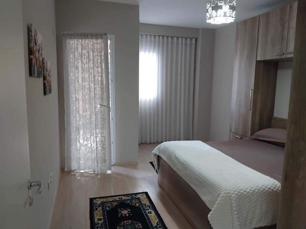 Jepet me qera Apartament 1+1 Ali Demi