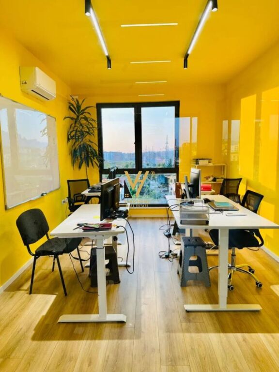 OFFICE 220 M2 FOR RENT ON SIRI KODRA STREET 1,700 EURO