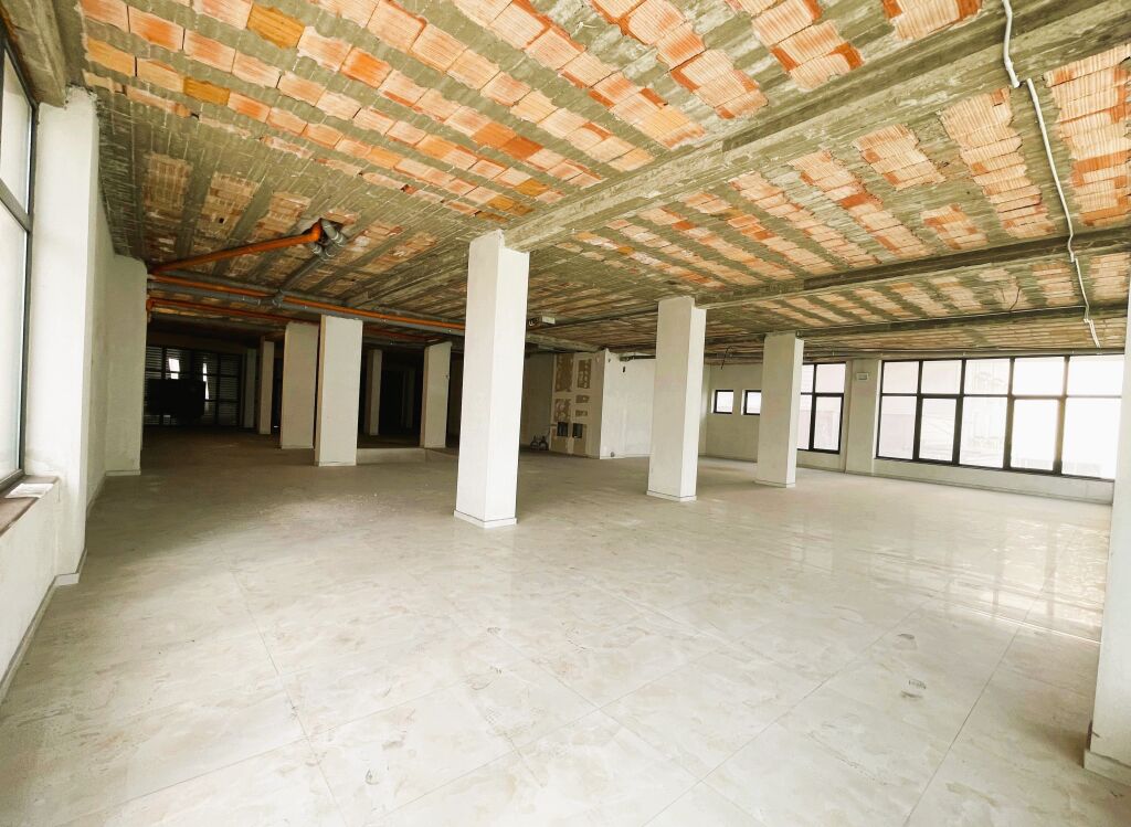 🏢Locale Commerciale in Affitto al Sottopasso del Comune🔥