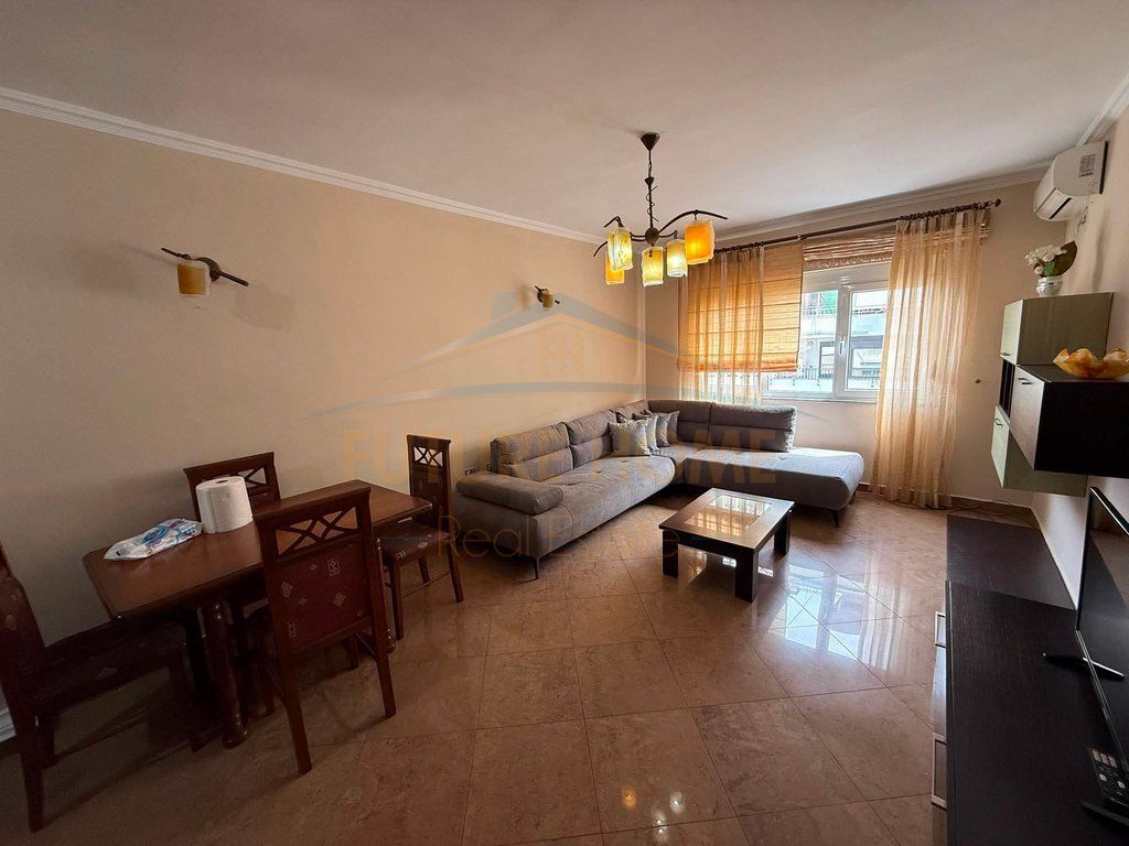 Affitto, Appartamento 1+1, Piazza Willson, Tirana