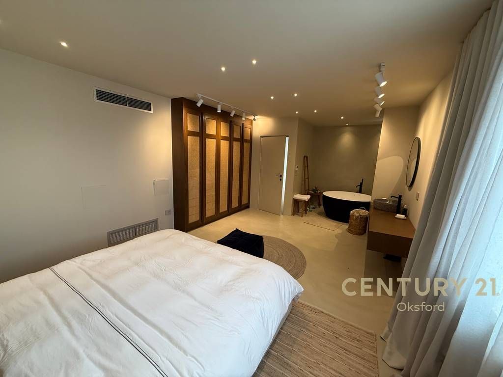 Affittiamo appartamento moderno + posto auto vicino al porto, Durazzo! 1.500 € /Mese Superficie totale 120m2