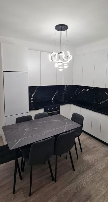 🏡 Appartamento 1+1 in affitto nel complesso moderno Urban Gate, una residenza che offre tranquillità, sicurezza e massimo comfort per vivere.