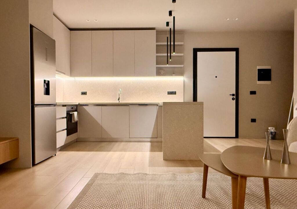 SUPER APARTAMENT 2+1 ME QIRA TE PETRO NINI
