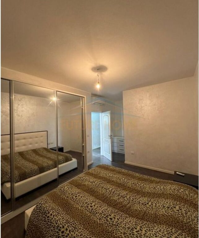 Shitet , Apartament 2+1+2 , Fresk