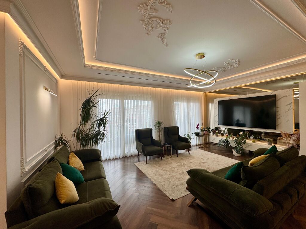 Apartament 4+1+3 tualete+2 poste parkimi per shitje