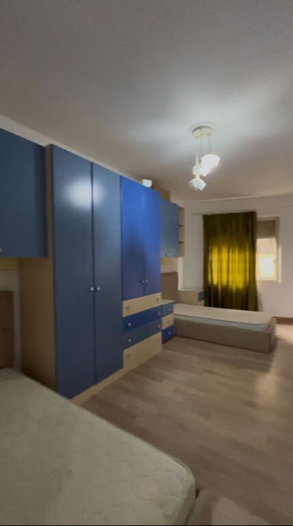 Shitet apartament 2+1, Rruga e Durresit