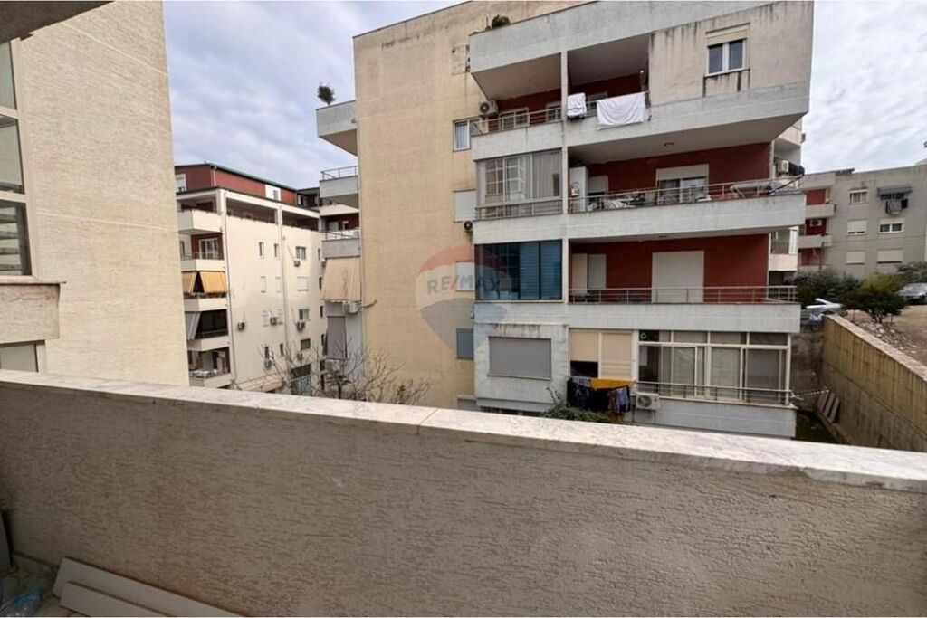 SHESIM APARTAMENT KOMOD LIQENI I THATE!