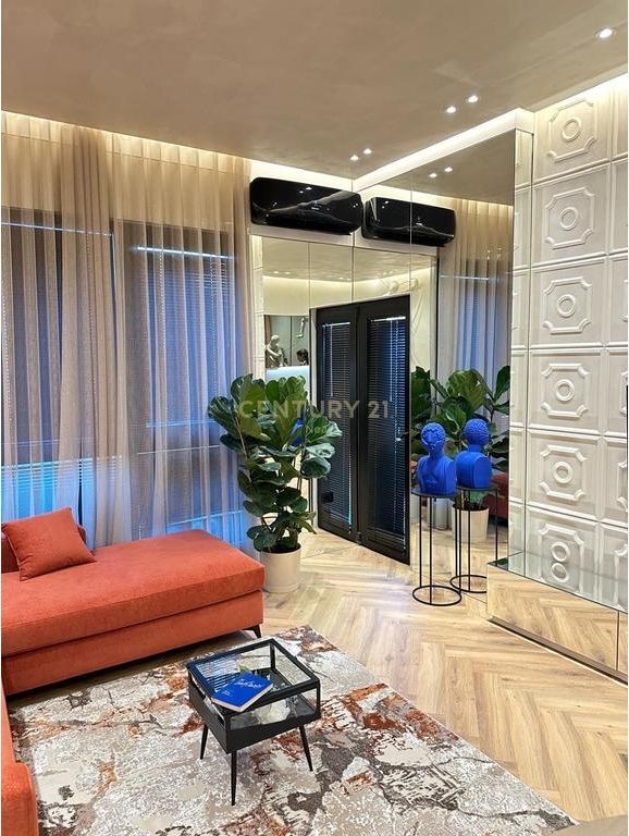 Affittiamo appartamento di lusso 1+1 + posto auto a Square21 !!