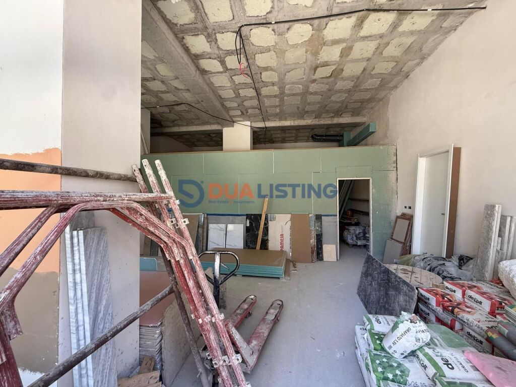 ‼️ SUPER AMBIENTE COMMERCIALE IN VENDITA ‼️ 📍 Selvia, vicino alla scuola “Servete Maçi”