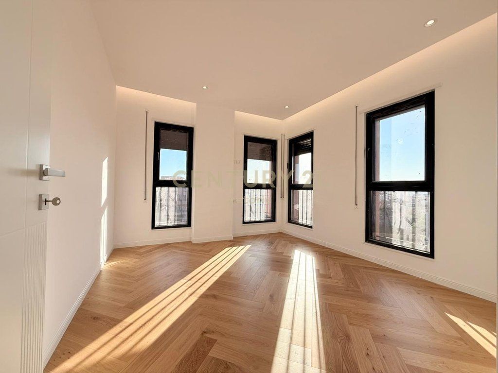 APARTAMENT 2+1 + POST PARKIMI PER SHITJE TEK SHKOLLA E KUQE, TIRANE 261,300 € Sip. Totale  105m2