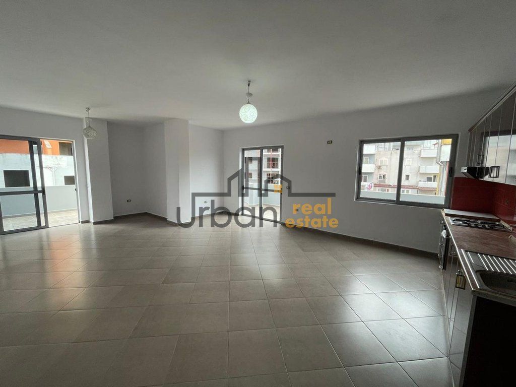 Shitet Apartament 1+1+Verande prane Spitalit Hygeia mundesi adoptimi ne 2+1 - 120.000€ |123 m²