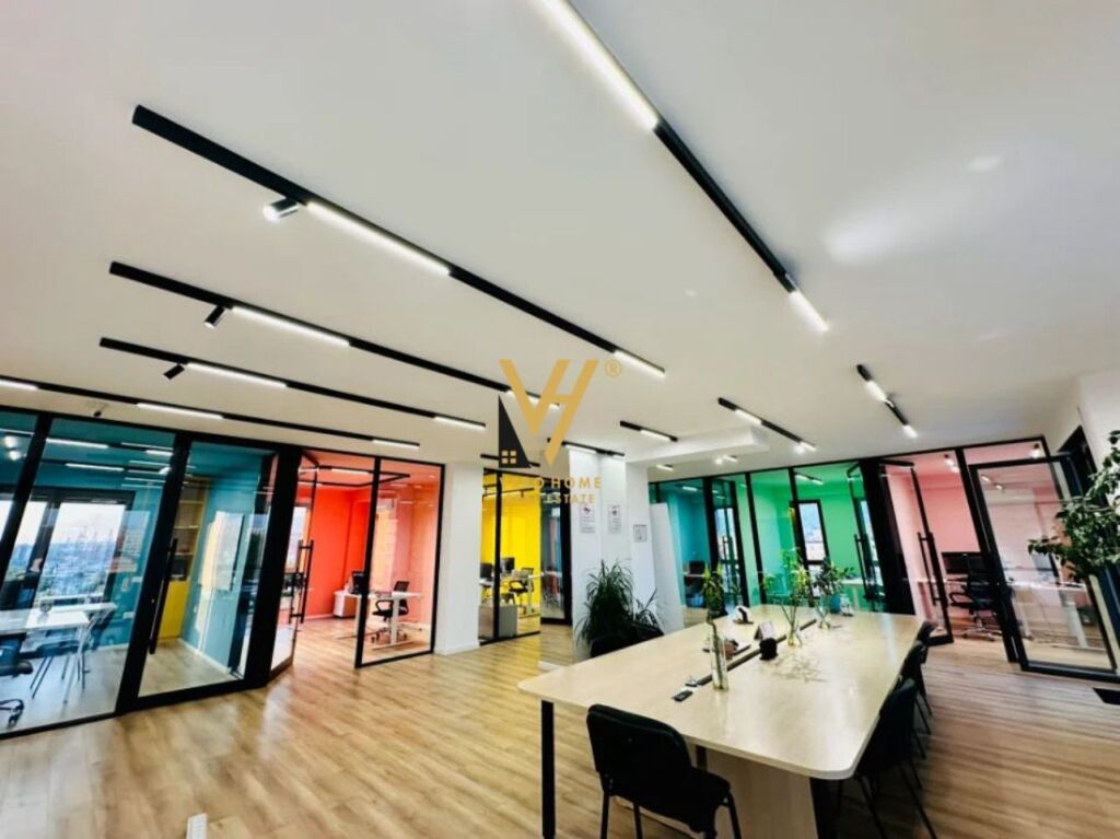 OFFICE 220 M2 FOR RENT ON SIRI KODRA STREET 1,700 EURO