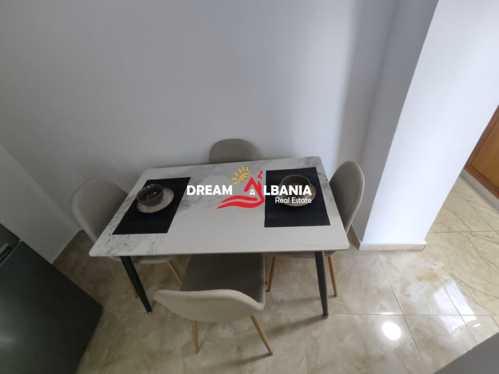 Jepet apartament 1+1 me qera ne zonen e Vasil Shantos prane Kredo.al (ID 4219493)

