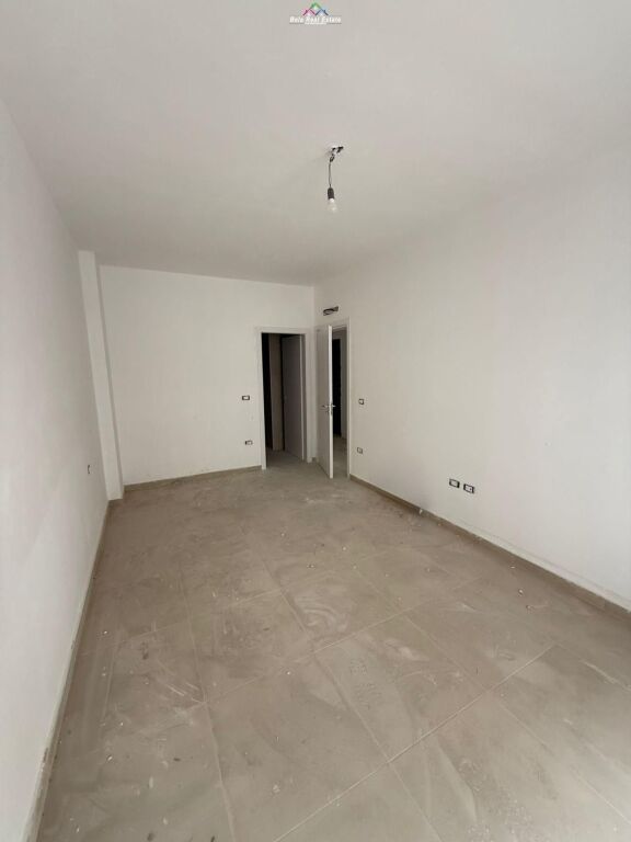 Ufficio In Affitto 2+1 Vicino Dritan Hoxha (ID BZ2961) Tirana