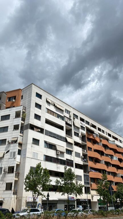 🏡 Shitet Apartament 1+1 📍 Bulevardi Migjeni