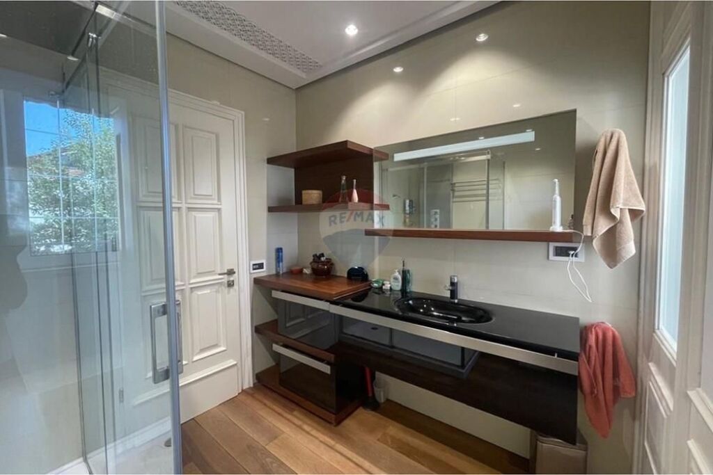 Apartment - For Rent - Qemal Stafa Street, Tirana