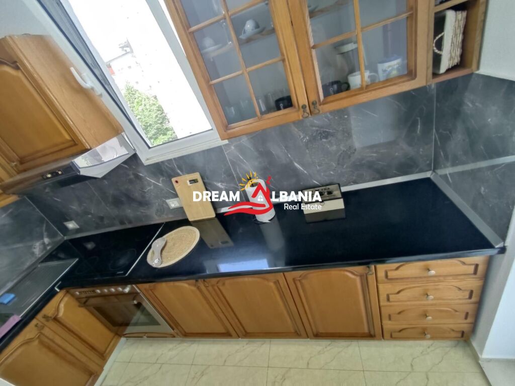 Jepet apartament 1+1 me qera ne zonen e Vasil Shantos prane Kredo.al (ID 4219493)
