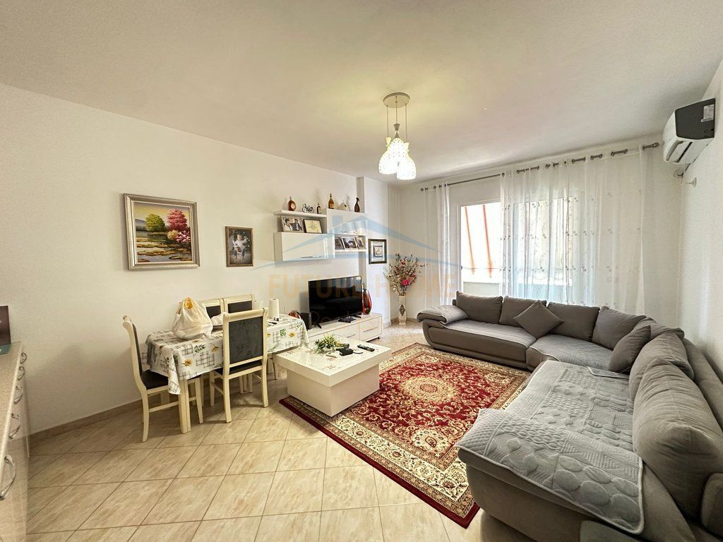 Shitet, Apartament 2+1, Fresk, Tiranë.