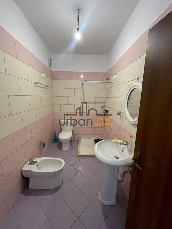 Shitet Apartament 1+1+Verande prane Spitalit Hygeia mundesi adoptimi ne 2+1 - 120.000€ |123 m²