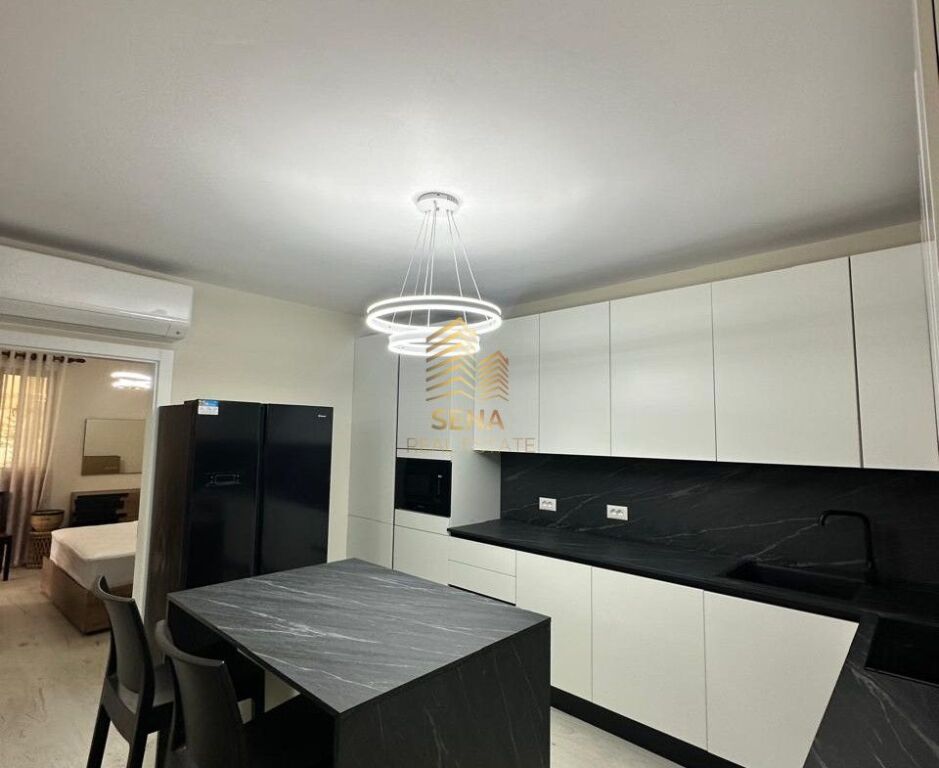 Qira, Apartament 3+1+2blk+2wc,Komuna Parisit, Prane Kristal Centre,120,000 Leke/muaj