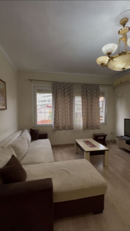 Shitet apartament 2+1, Rruga e Durresit