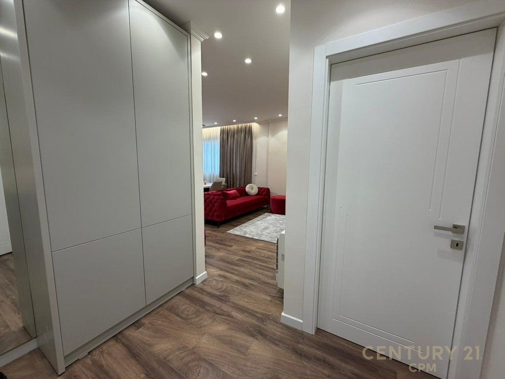 Apartament 1+1+Post Parkimi ne shitje Tek Pazari i Ri