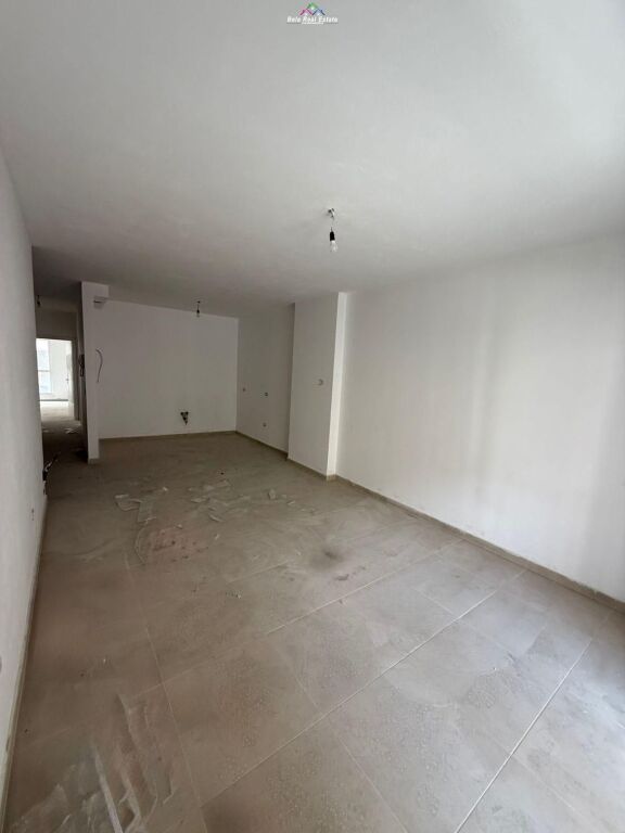 Ufficio In Affitto 2+1 Vicino Dritan Hoxha (ID BZ2961) Tirana