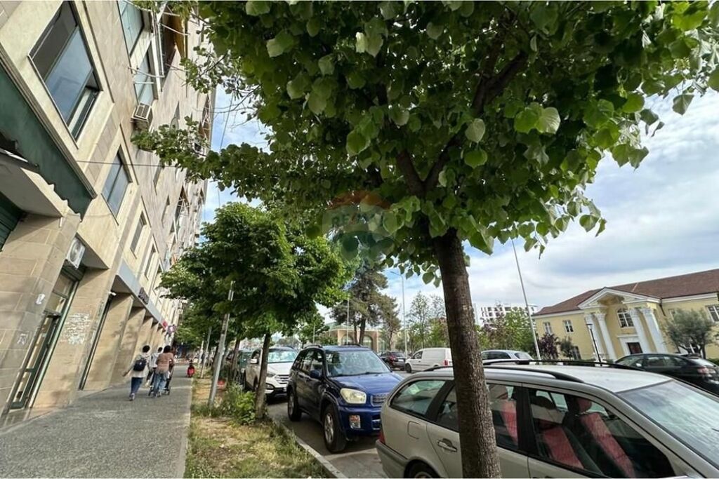 LAND + BUILDING FOR SALE IN KINOSTUDIO
