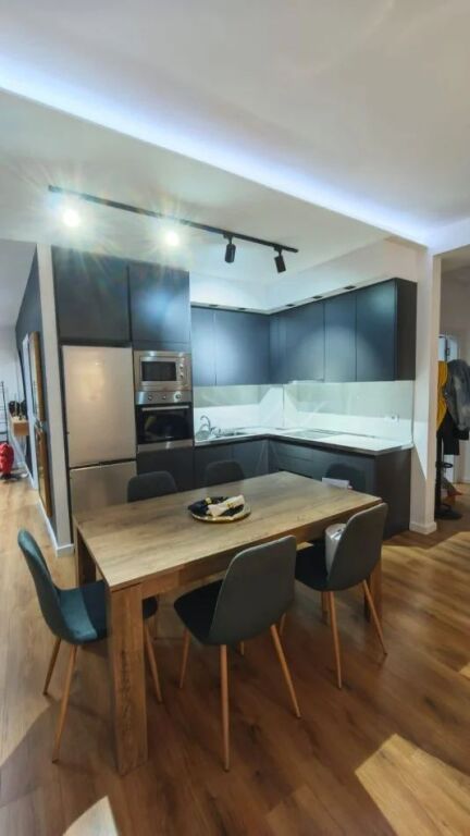 Apartament Me Qera 2+1 Tek Komuna e Parisit (ID B2101711) Tirane