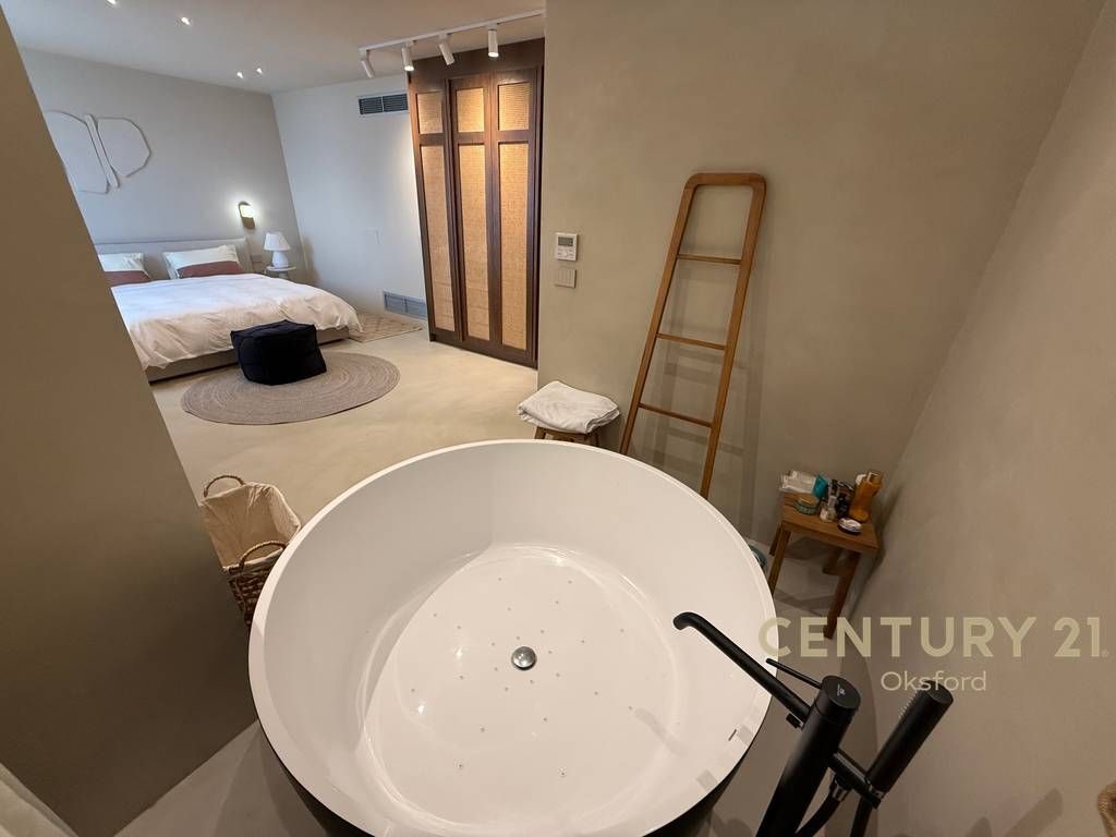 Affittiamo appartamento moderno + posto auto vicino al porto, Durazzo! 1.500 € /Mese Superficie totale 120m2