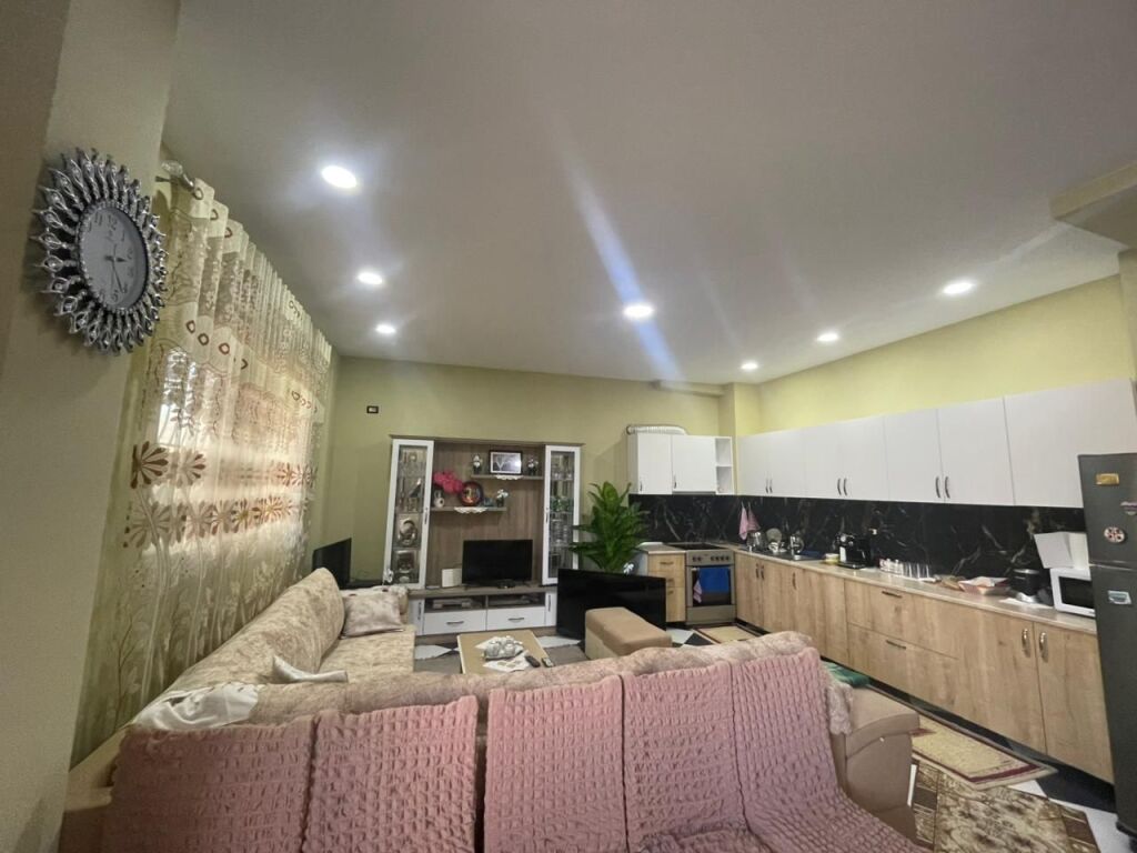 In vendita, Casa Privata 3+1, A Shkozet.