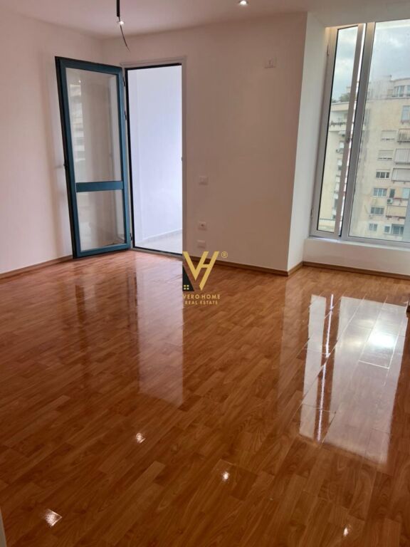 JEPET ZYRE 190 M2 ME QERA TEK AIR ALBANIA 2.000 EURO