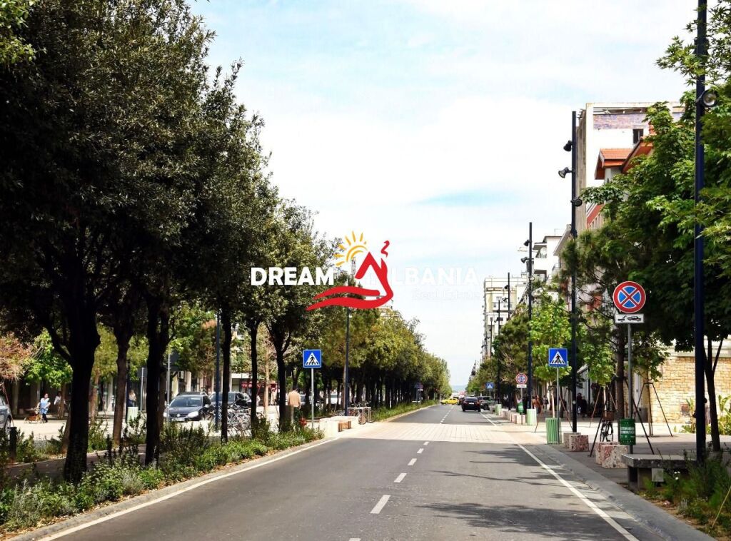 Shop for sale by the street in the Center, Zogu i Pare Boulevard (ID 4171630)