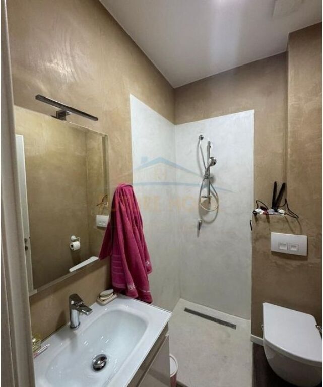 Shitet , Apartament 2+1+2 , Fresk