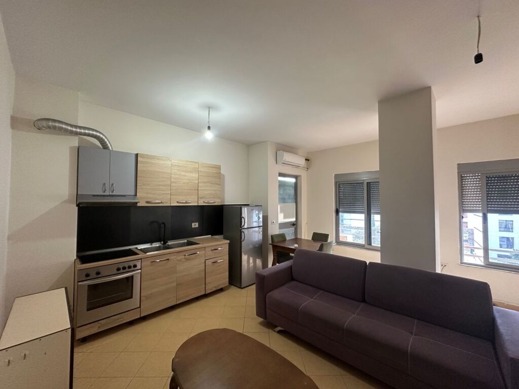 🏡 Apartment 1+1 for Rent 📍 Jordan Misja – 2 minutes from 313 🏢 3rd floor with elevator 📐 Area: 60 m² 💶 Price: 35000 leke