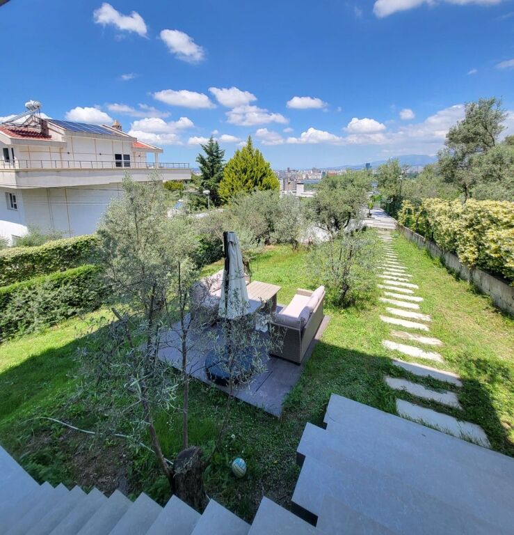 🏡 3-Storey Villa for Rent – Dry Lake, Tirana