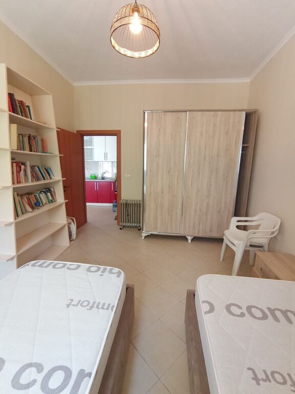 Jepet me qira, Apartament 1+1, Në Golem.