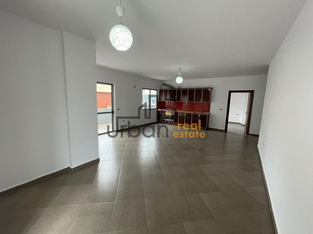 Shitet Apartament 1+1+Verande prane Spitalit Hygeia mundesi adoptimi ne 2+1 - 120.000€ |123 m²