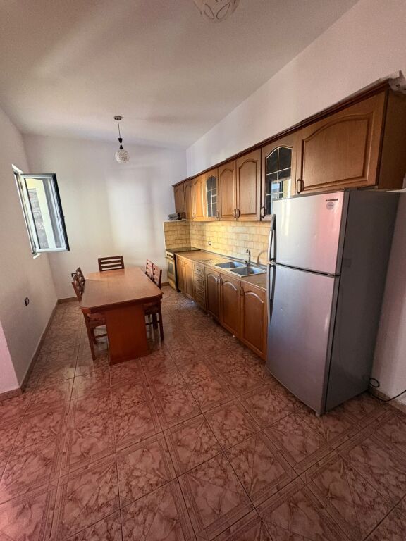 APPARTAMENTO 2+1. 35000 LEKE.JORDAN MISJA
