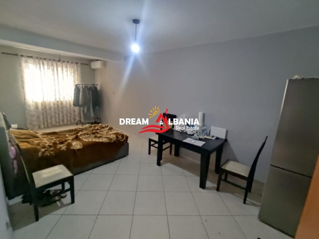 Jepet ambient me qera ne zonen e Bllokut prane Rruges Vaso Pasha (ID 42611535)