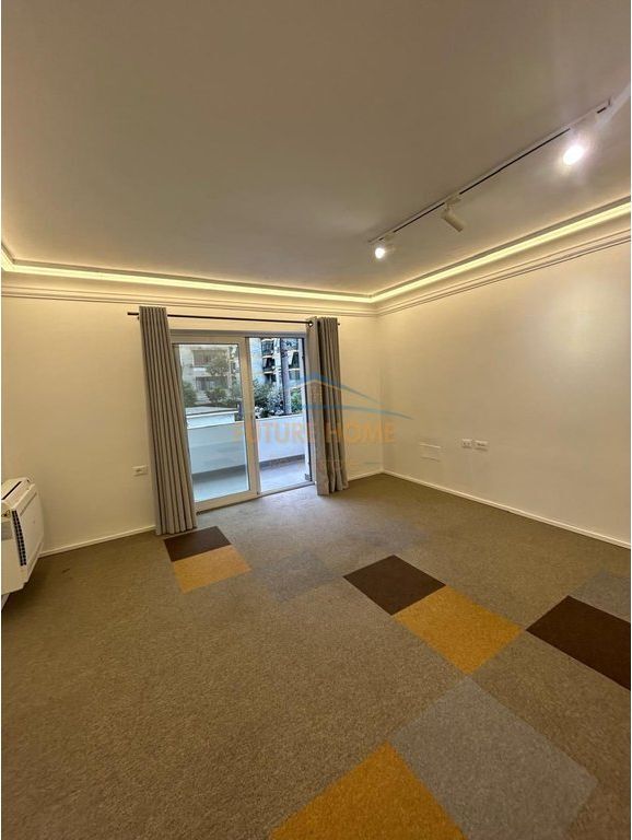 Qera, Ambient Biznesi, 21 Dhjetori, Tiranë