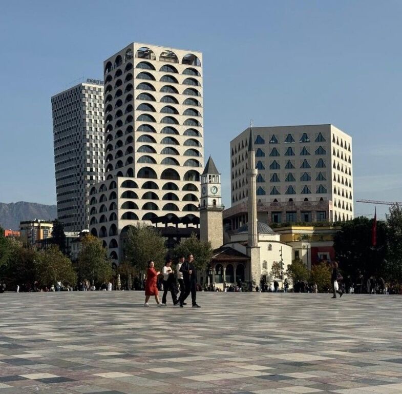 🏢 Shitet Dyqan pranë Shopping Center Toptani 🔥