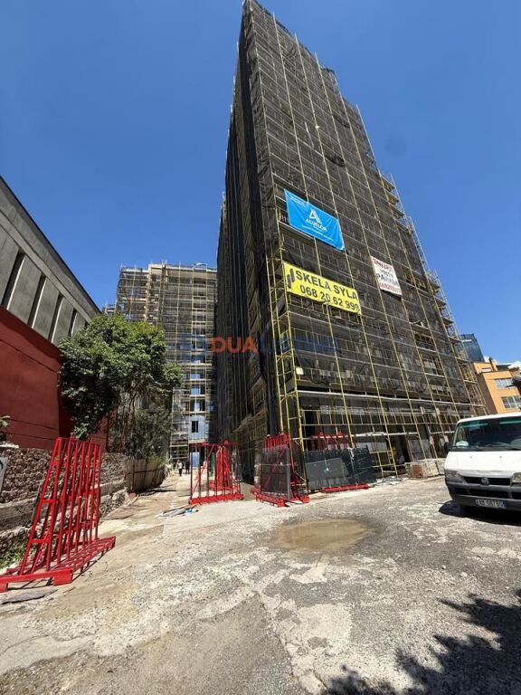 ‼️ SUPER AMBIENTE COMMERCIALE IN VENDITA ‼️ 📍 Selvia, vicino alla scuola “Servete Maçi”