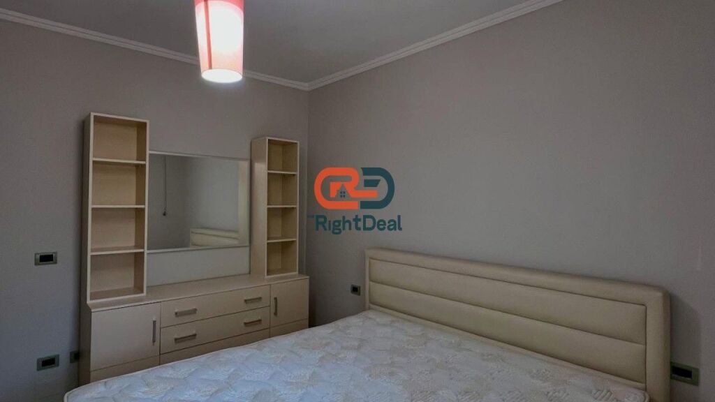 Tek Ish Tregu Elektrik, Jepet Me Qira Apartament 1+1, Totalisht I Mobiluar !!!