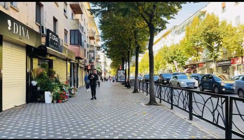 SHITET PARKING TEK RRUGA E DURRESIT, PRANE HOTEL COLOSSEO, ME CMIM 60.000 EURO