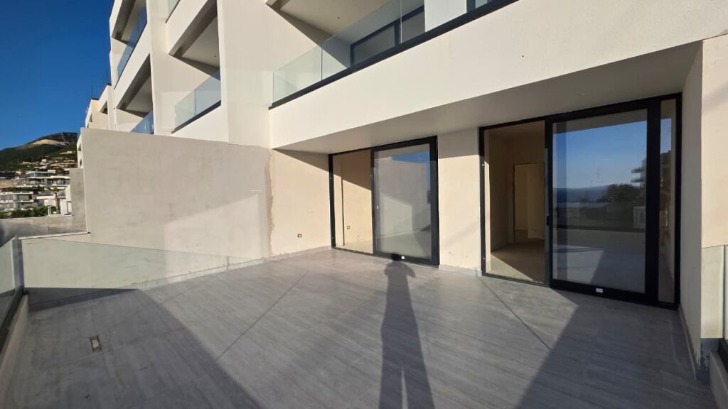 Apartament 1+1 me pamje nga deti dhe verande
