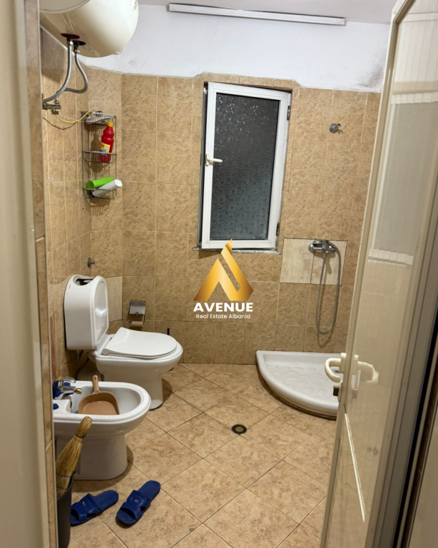 SHITET APARTAMENT 2+1 – LAPRAKË, PRANË KMY, TIRANË