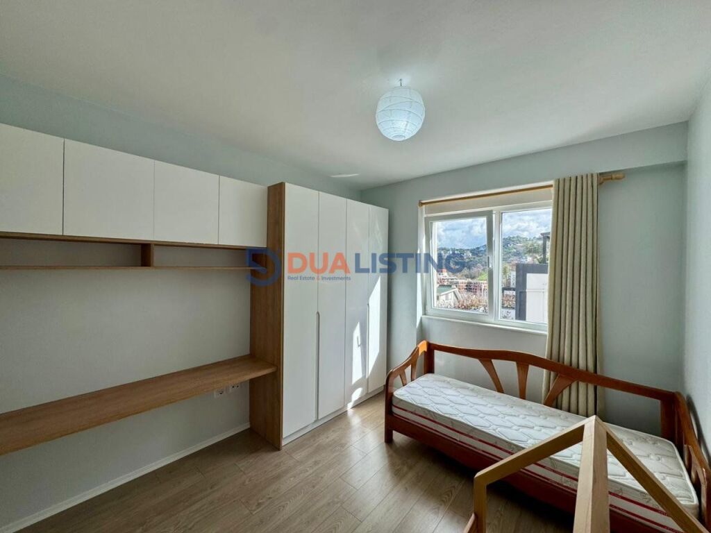 Shitet apartament modern 2+1+2 me ballkon tek FZ, Liqeni i Thate