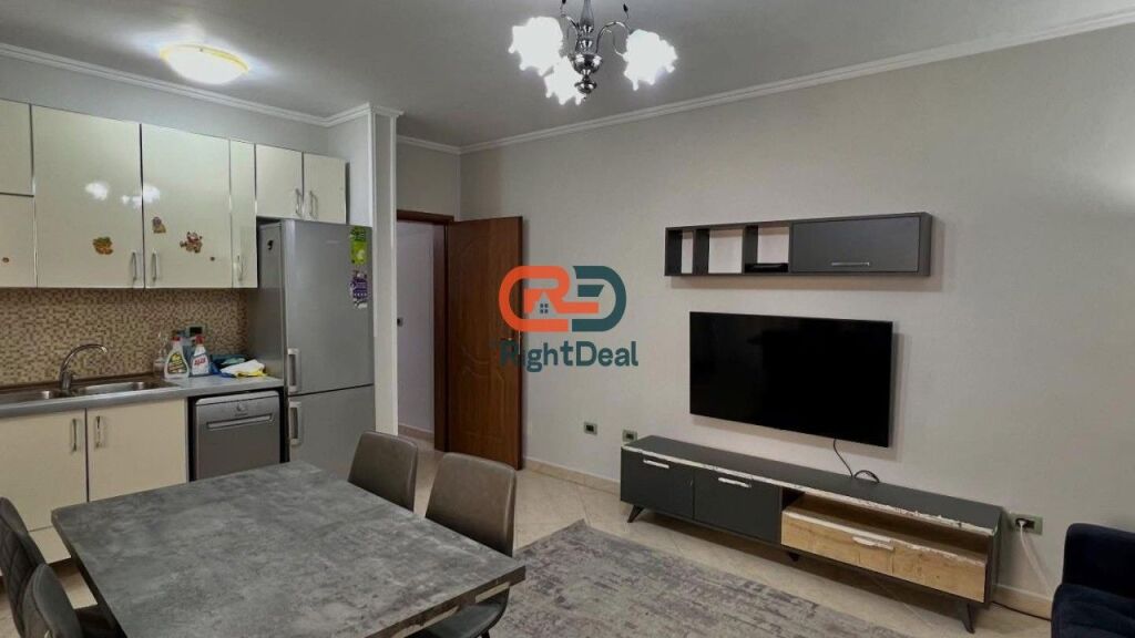 Tek Ish Tregu Elektrik, Jepet Me Qira Apartament 1+1, Totalisht I Mobiluar !!!
